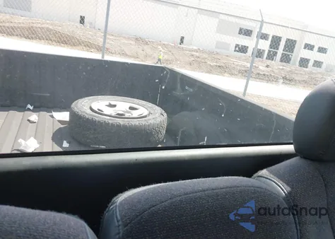 2002 Chevrolet Silverado 1500 из США, поврежденный, VIN 1GCEC14W22Z212172